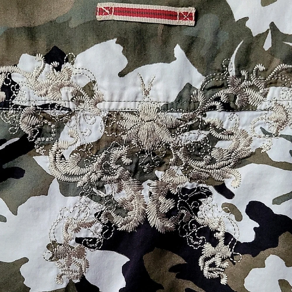 Chico's Camouflage Floral Shirt with Embroidery 3=16/XL - Picture 6 of 8